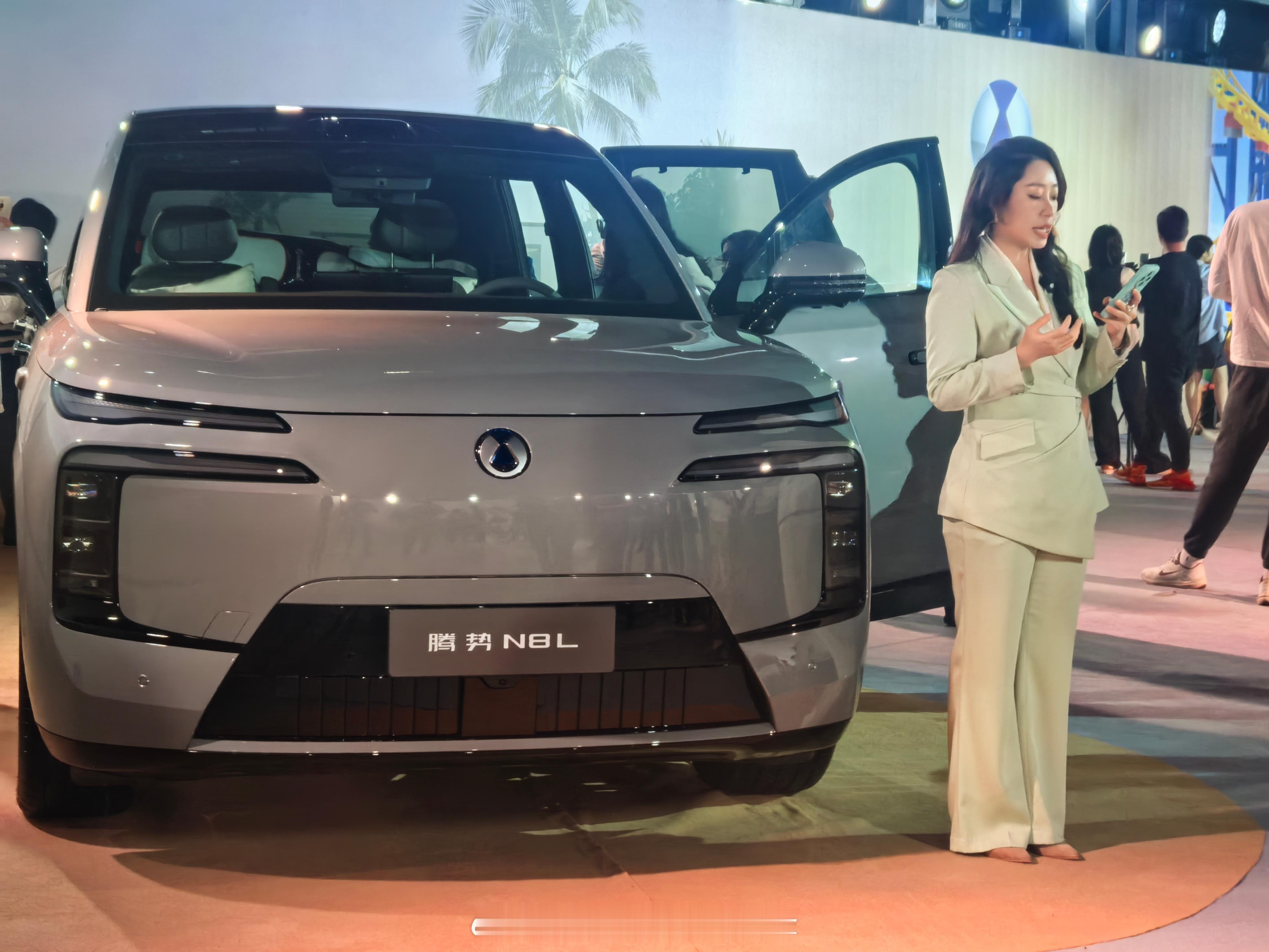 跑了一趟坪山，因为腾势n8l上市活动，价格比预售足足便宜了2W，乍眼看，价格好