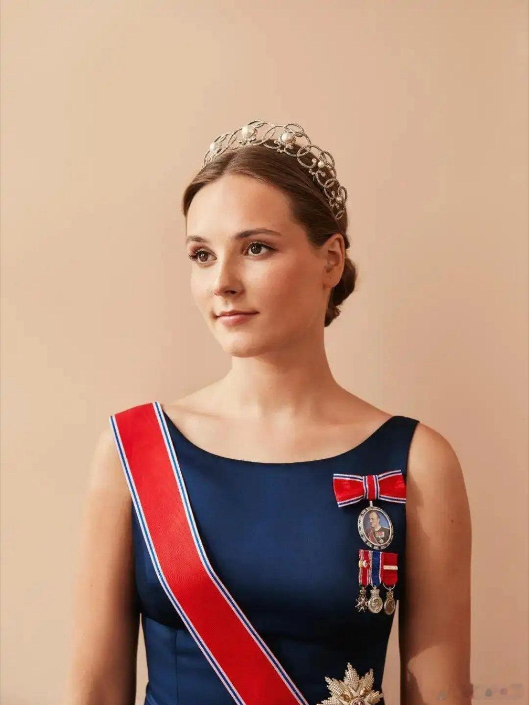 爱泼斯坦案放过谁：挪威王储妃也搞破鞋吗？其子强奸运D？母子丑闻双响炮！英国前王子