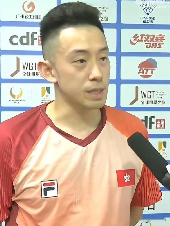 黄镇廷3比1张本智和的赛后采访🎤黄镇廷：自己还是非常开心吧，因为这几年的几次