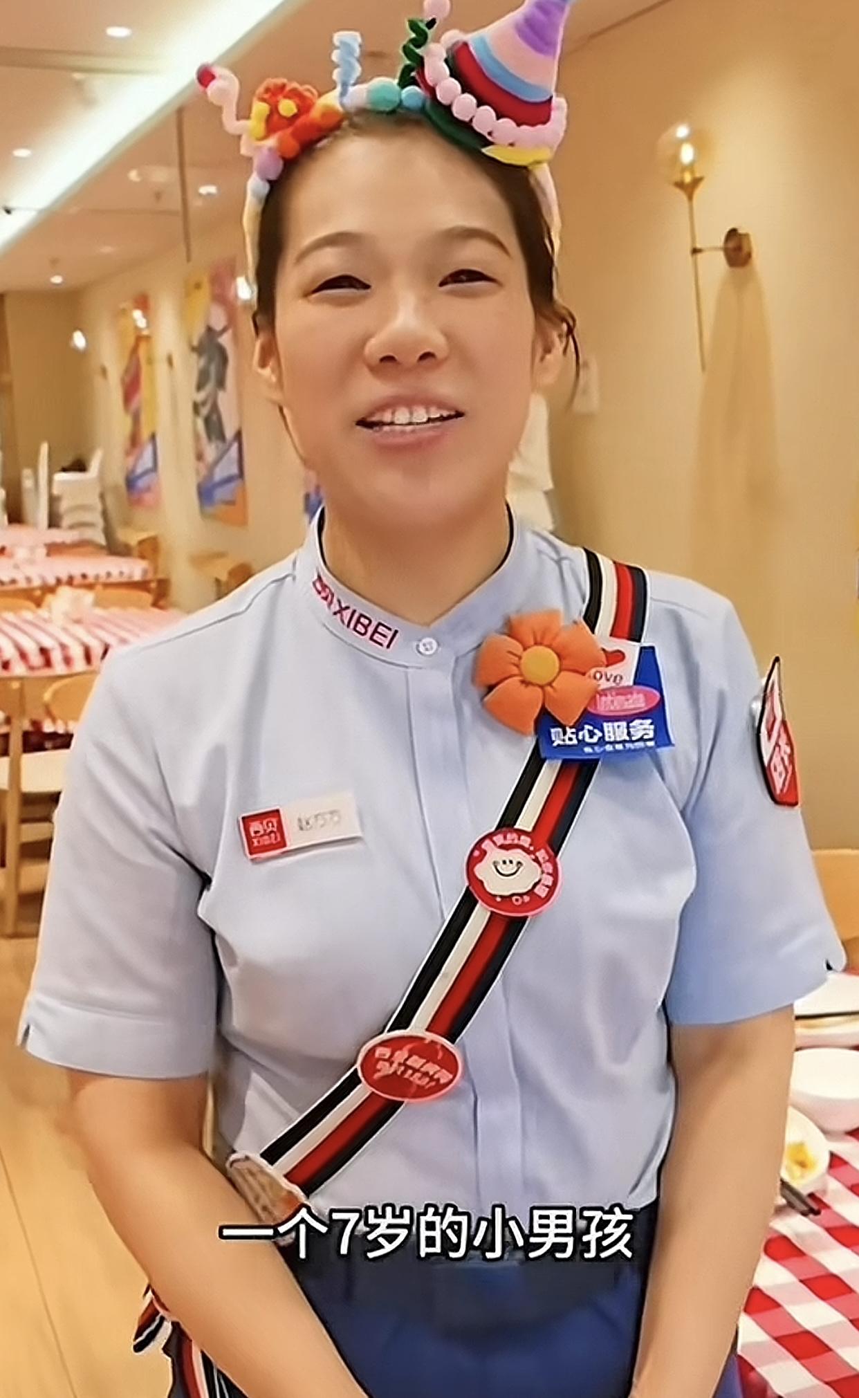 “七岁毛毛抱西贝店员大腿”的内容让人想起另外一位也曾靠孩子讲故事的女人：“Thu