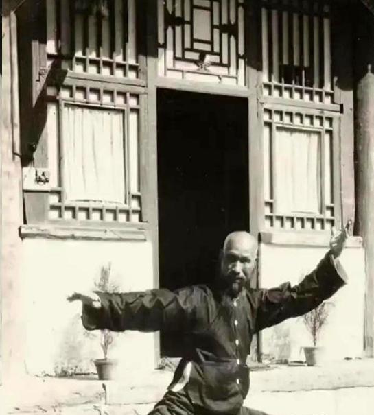 1936年武术家寇运兴在德国柏林表演武术，遭到芬兰拳击手挑衅：我要用拳击挑战你，