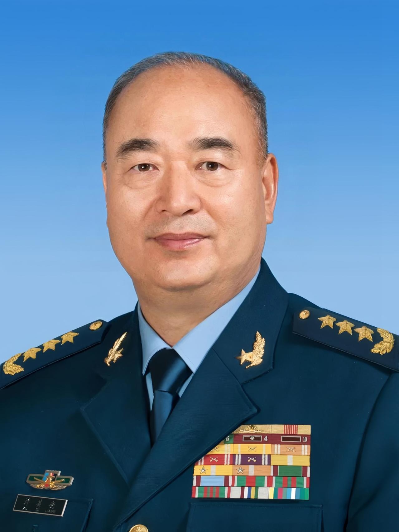 1993年，时任空军副参谋长的许其亮，专门去看望原空军司令员开国少将张廷发。张廷