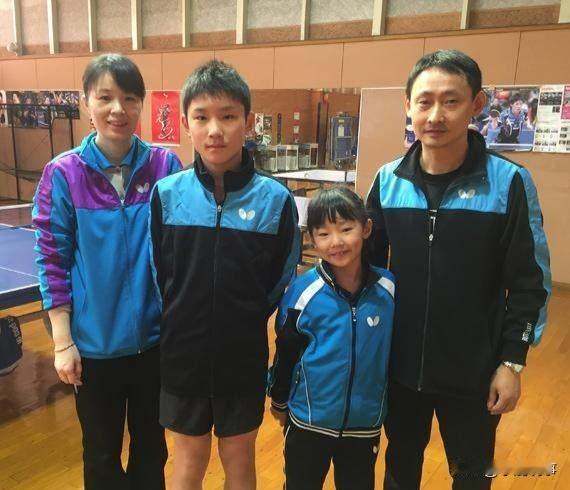 快40才生娃，愣是养出国乒最强对手之一真没细算过。张本这家人年龄差这么