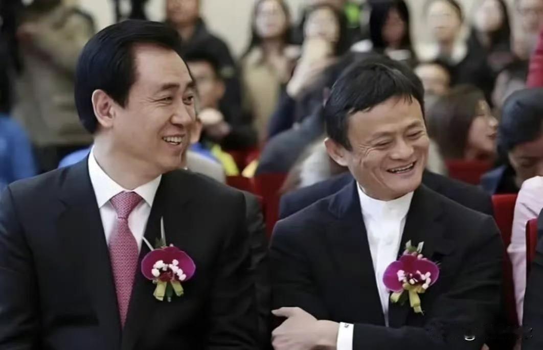 回看许家印的过往，堪称顶级的包装高手。靠做一些表面公益、撒出小钱，给自己打造慈善