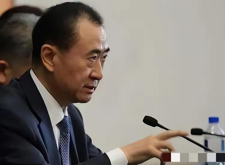 万达供应商的一个哥们，昨天跟我透了个底，直接给我听愣了。他说：王健林哪怕只剩一