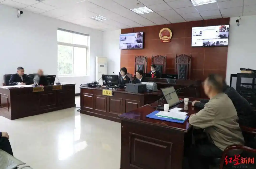 2025年一男子在家门口安装监控，遭女邻居起诉！女邻居：“你偷窥我的隐私，必须拆