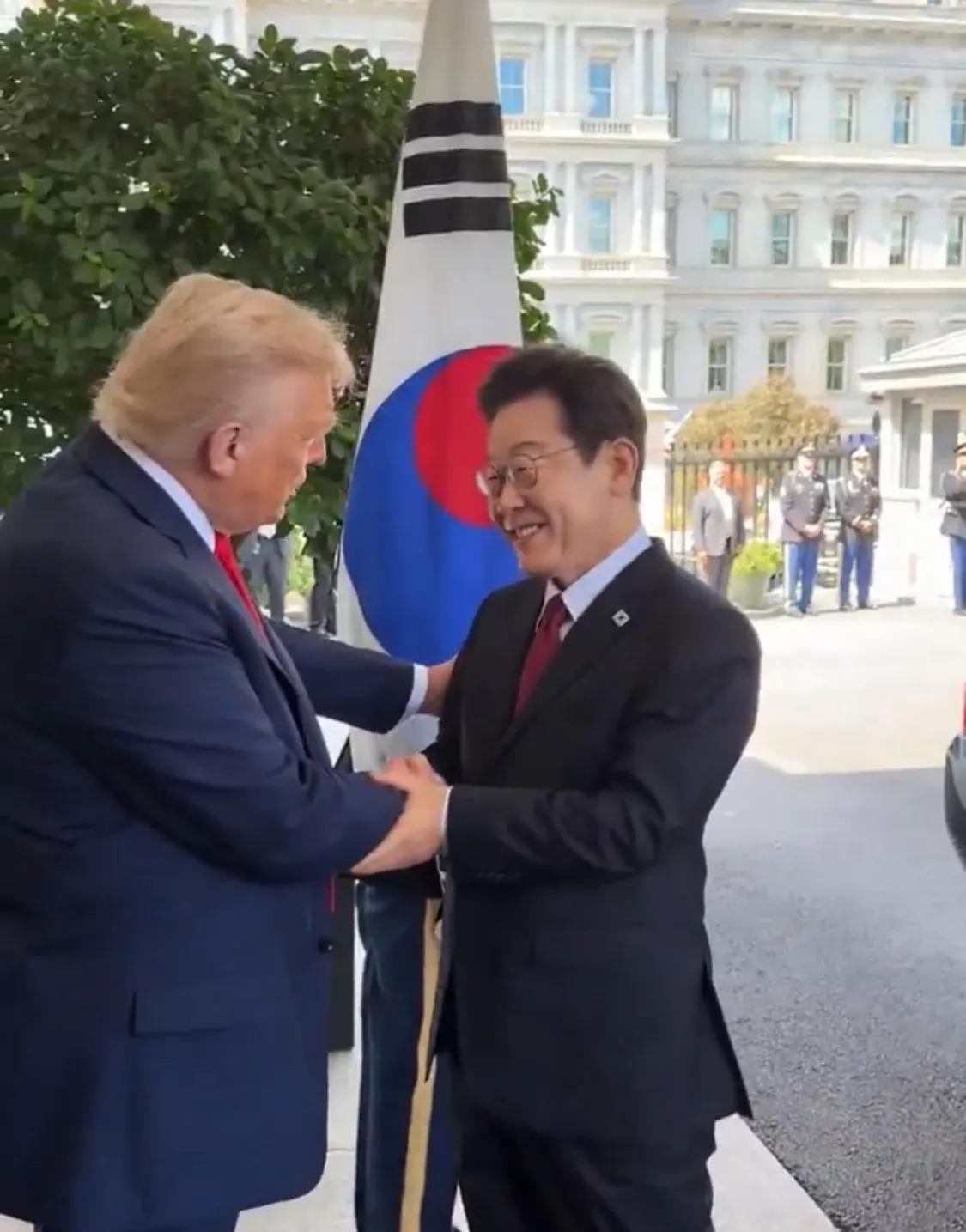 这个难题估计李在明没有胆量答应。8月25日，特朗普在白宫会见李在明时，提出了一