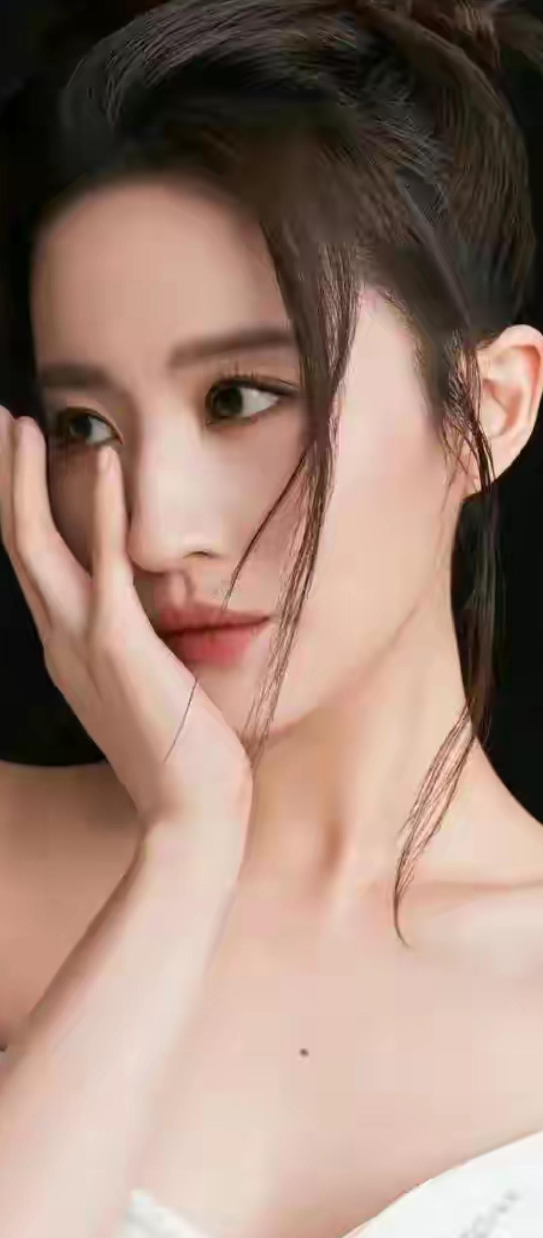 温柔眼神，优雅气质，黑白经典，复古风情。