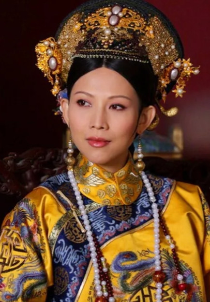 当年，拍摄《甄嬛传》时，蔡少芬进剧组后突然发现自己怀孕月了，因为之前小产一次，她