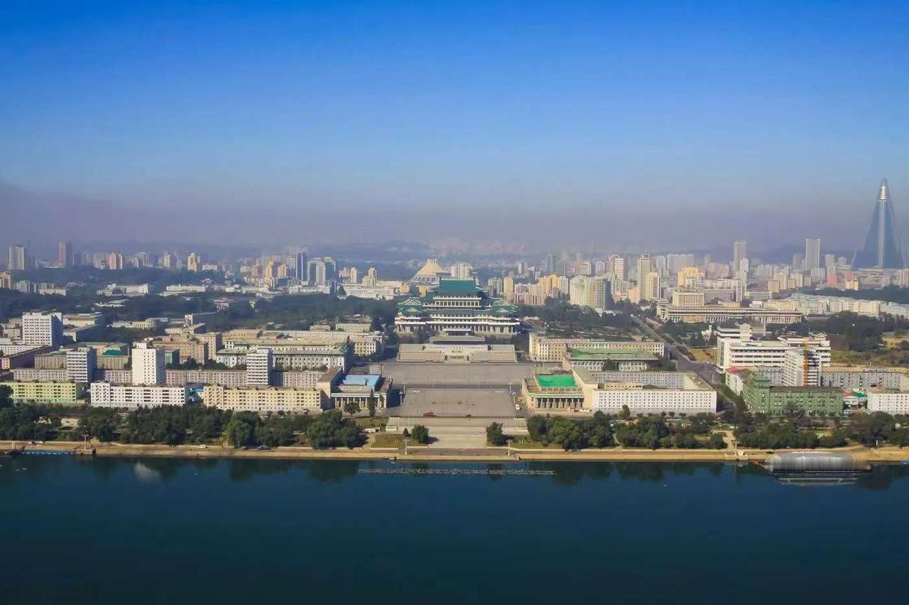 最近网上都在说：朝鲜被欧美制裁几十年，反而越过越好。这事儿一点不奇怪，核心就两条