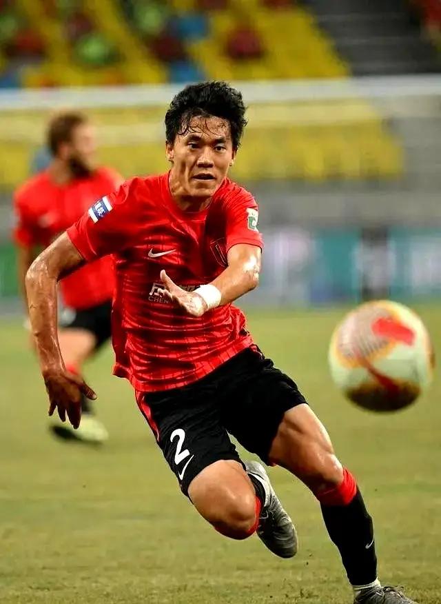 蓉城不要操作的太业余了！左边翼卫到现在还没有消息，蓉城冲超以来左边都是主要进攻路