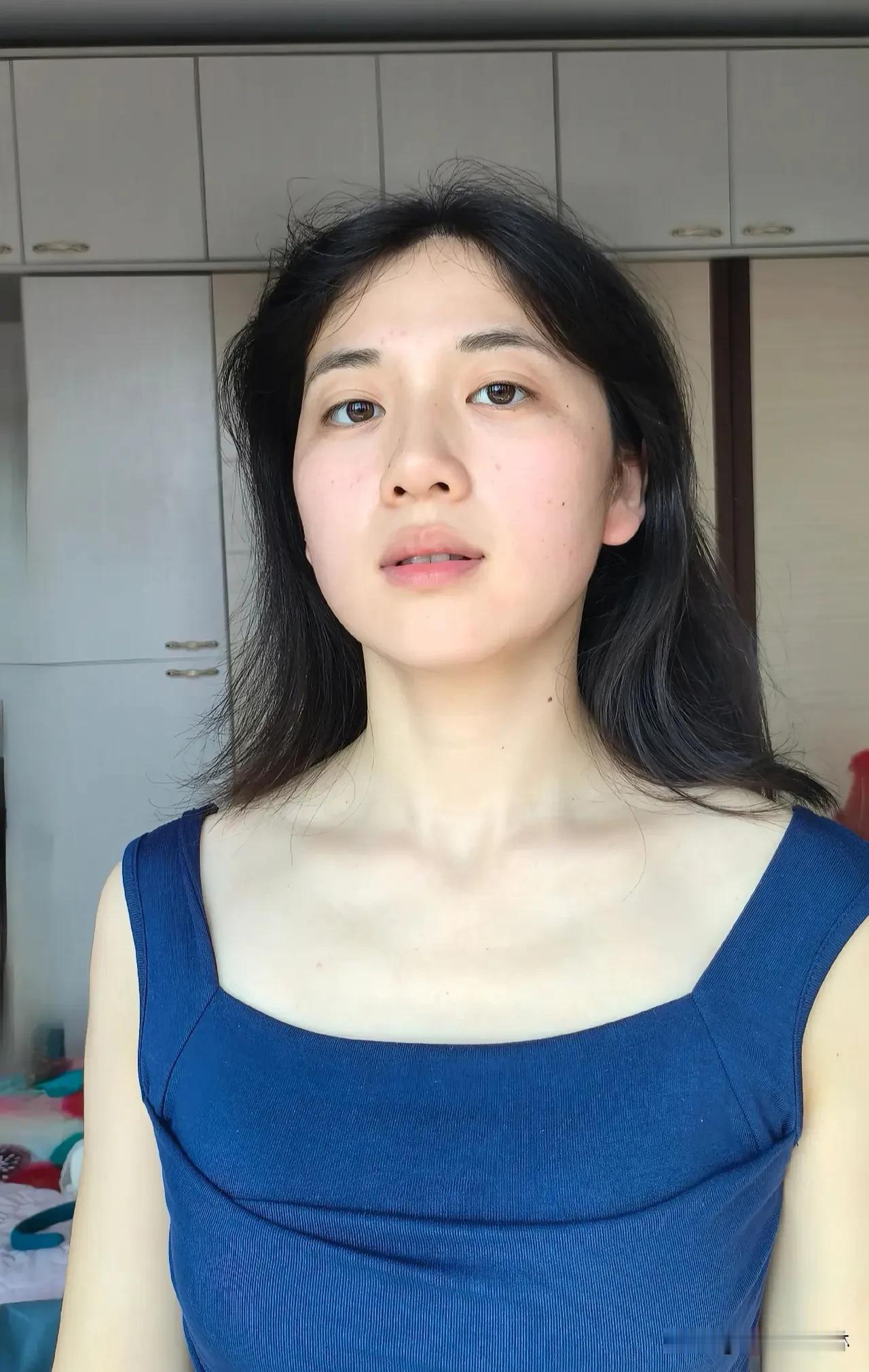 气质女孩的房间自拍，每一帧都藏着精致生活的小秘密镜头前的温柔，是独属于自己