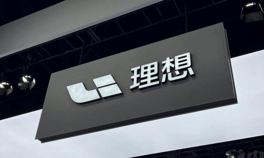 理想汽车11月交付新车33181辆，环比实现微增，释放市场回暖信号。此前理想经