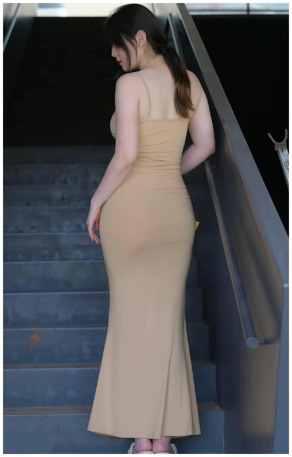 必须知道的10个职场规则：1、嘴甜、心狠、办事稳。2、不要迟到、早退。3、