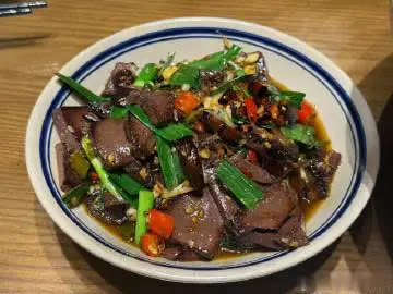 腊牛肉跟田鸡真的是太香了，味道不错