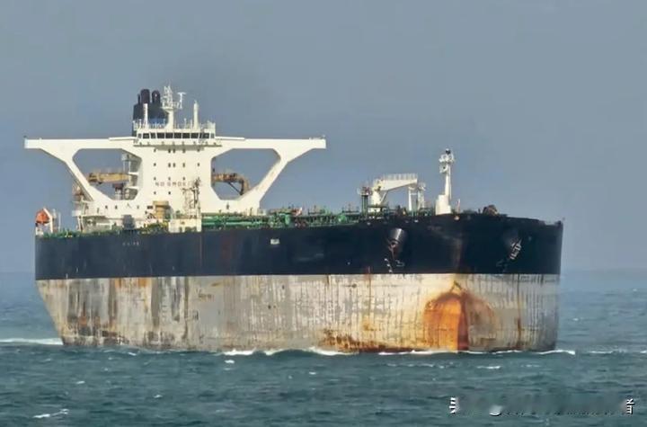 美国军事行动扣押油船，可以看出：一、长臂管辖践踏主权：美国将国内法凌驾于国际