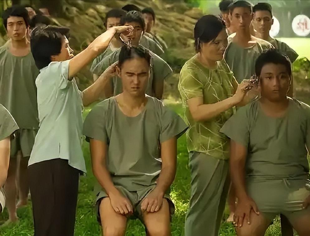 1949年，蒋介石带着60万大军败逃台湾，军队成员大部分都是没结过婚的年轻人，为