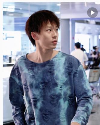 7月18日林高远参加完北邮活动马不停蹄的赶往广东林高远今天参加完北邮活动，