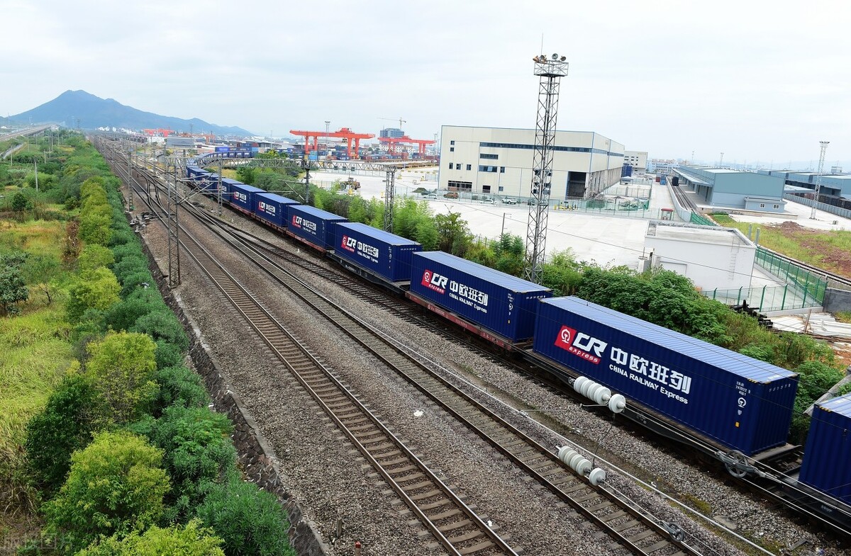 大昆明铁路局时代到来从成都1分局到辖滇川贵等铁路全村骄傲