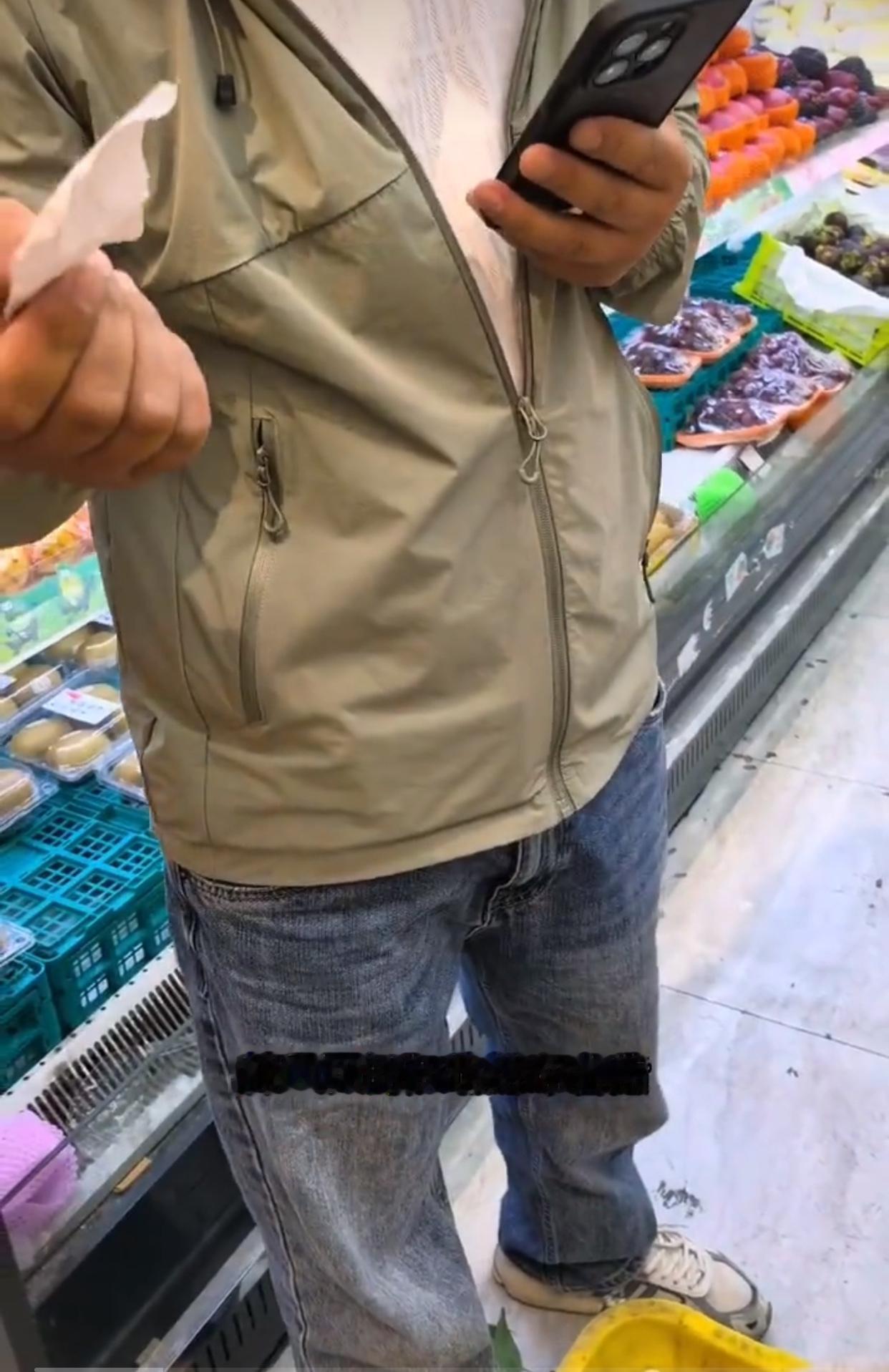 6月1日上海，一位网友分享，她的水果店今天迎来一位男顾客，这位男顾客不是来买水果
