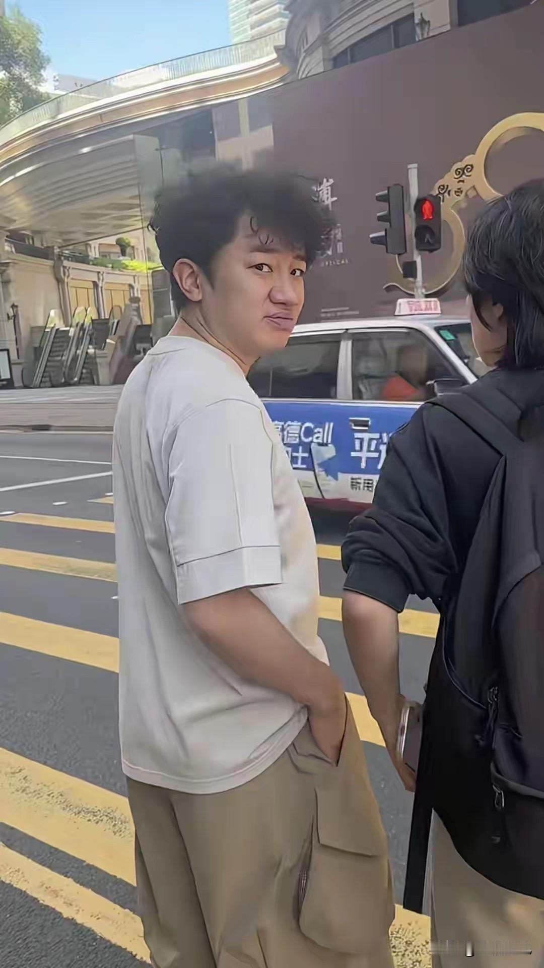 知道王祖蓝鼻子大，没想到竟这么大，比刘德华及成龙都要大得多，不得不说王祖蓝真的是