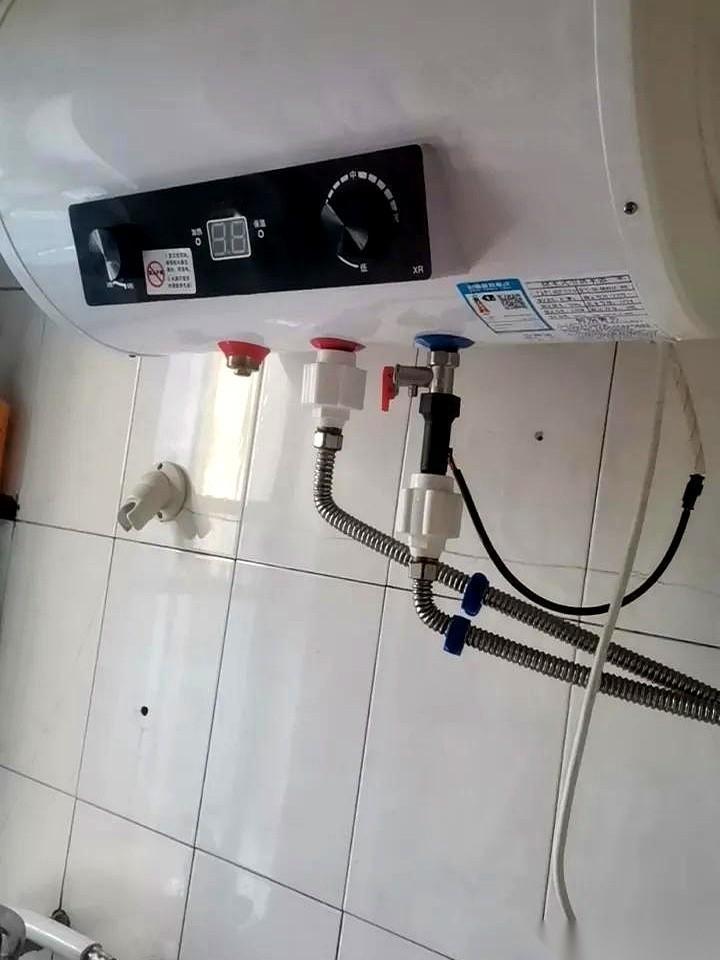 你家那个电热水器，你是不是也以为最大的危险是漏电？错了。大错特错。那玩意儿，