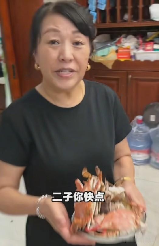 小故事！这两天二子直播带货，估计是赚到钱了。王金刚是个什么样的人呢