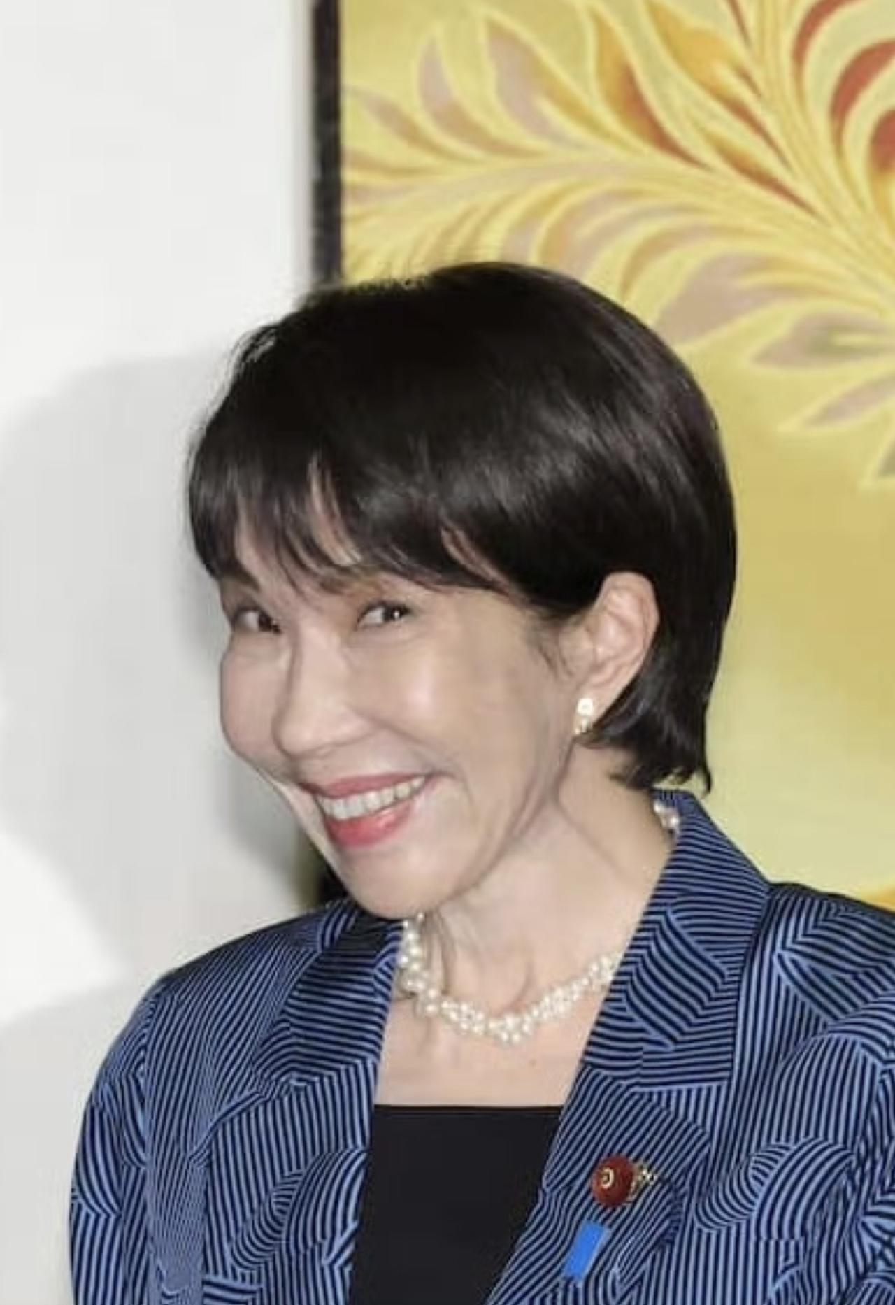 上午集体辞职，下午集体任用，小日子真会玩。2月18日，还以为日本真的变天了，