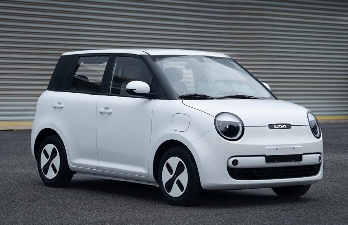 这才是精致小车该有的样子！两门电动小车的风口逐渐过去了，而四门已经成为电动小车