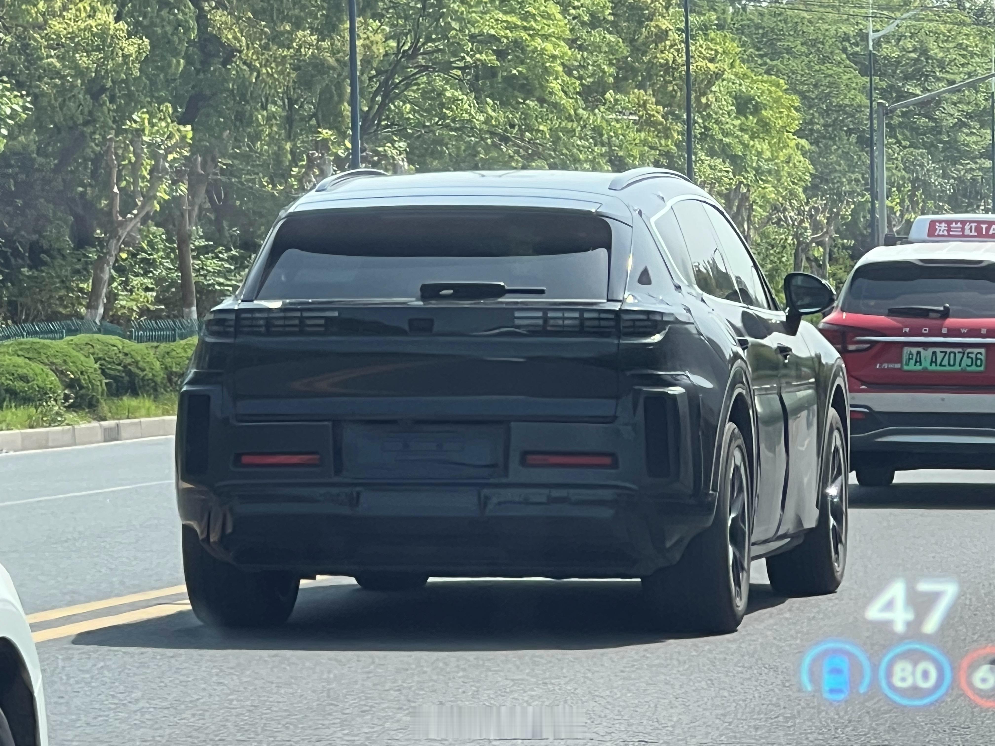 路上偶遇保时捷测试车，看着车尾伪装和之前海外曝光的一样，应该是传说中的那辆全尺寸