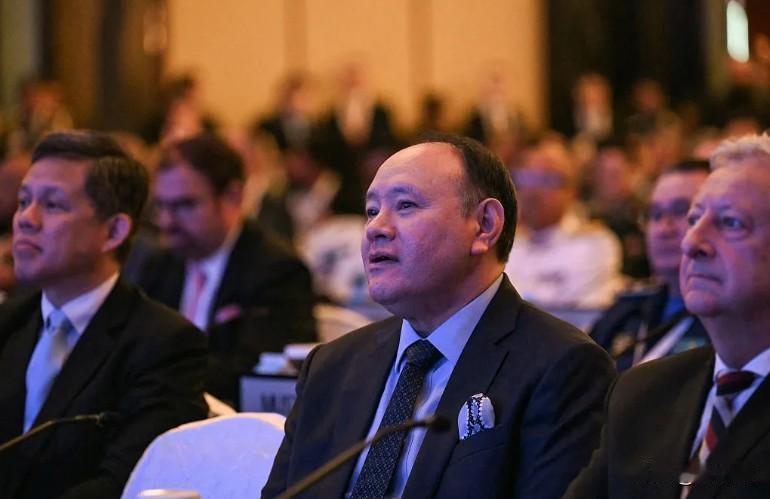 看得出来中方很不满了，也一点面子都不留了，外交部痛批菲防长是跳梁小丑，十分罕见的