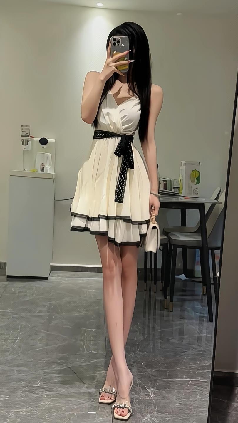 一个从不低头的女人，不是倔强，而是风骨。世人皆以为“不低头”是硬碰硬，是宁折