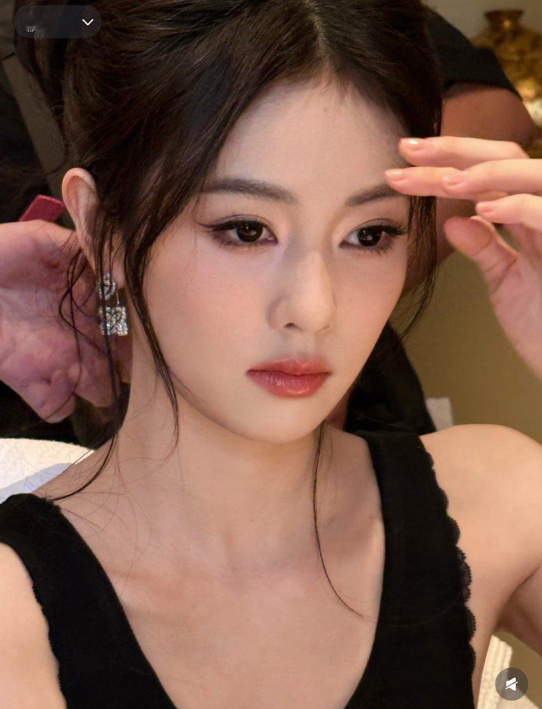 白鹿的怼脸真的太权威惹好美好美好美好美好美每一张都好绝这张脸蛋超级适合拍照?