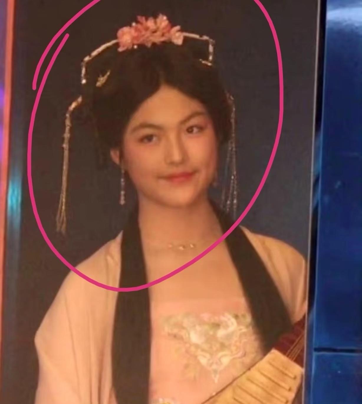 发现没王诗龄有个小缺点可能永远改不掉了，那就是在爸爸王导的审美下，是扎小辫子