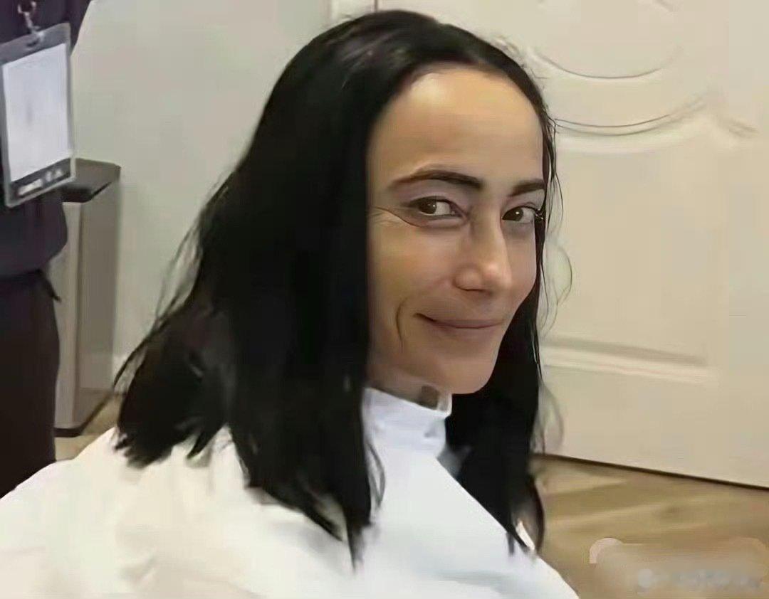 吴彦祖晒出和老婆的合照，果然欧美人衰老速度好快​