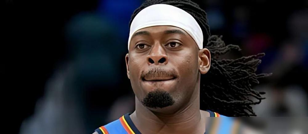 雷霆多尔特现在的处境，真叫一个尴尬。没投射没组织，跟球队的空间战术完全不搭。