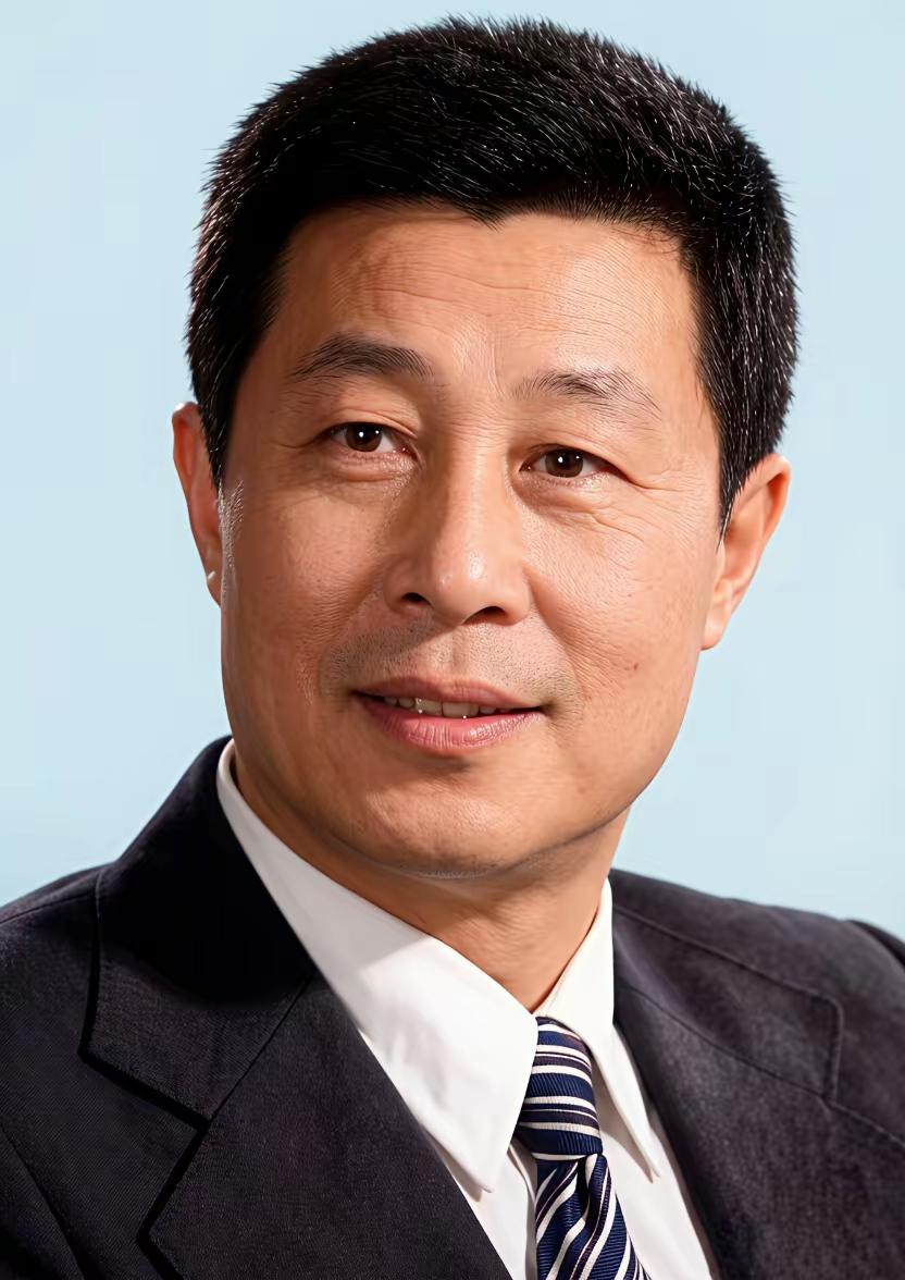 原来王心刚长成这样子，难怪那代人都说他是最帅的男演员，王心刚是6070后一代人心