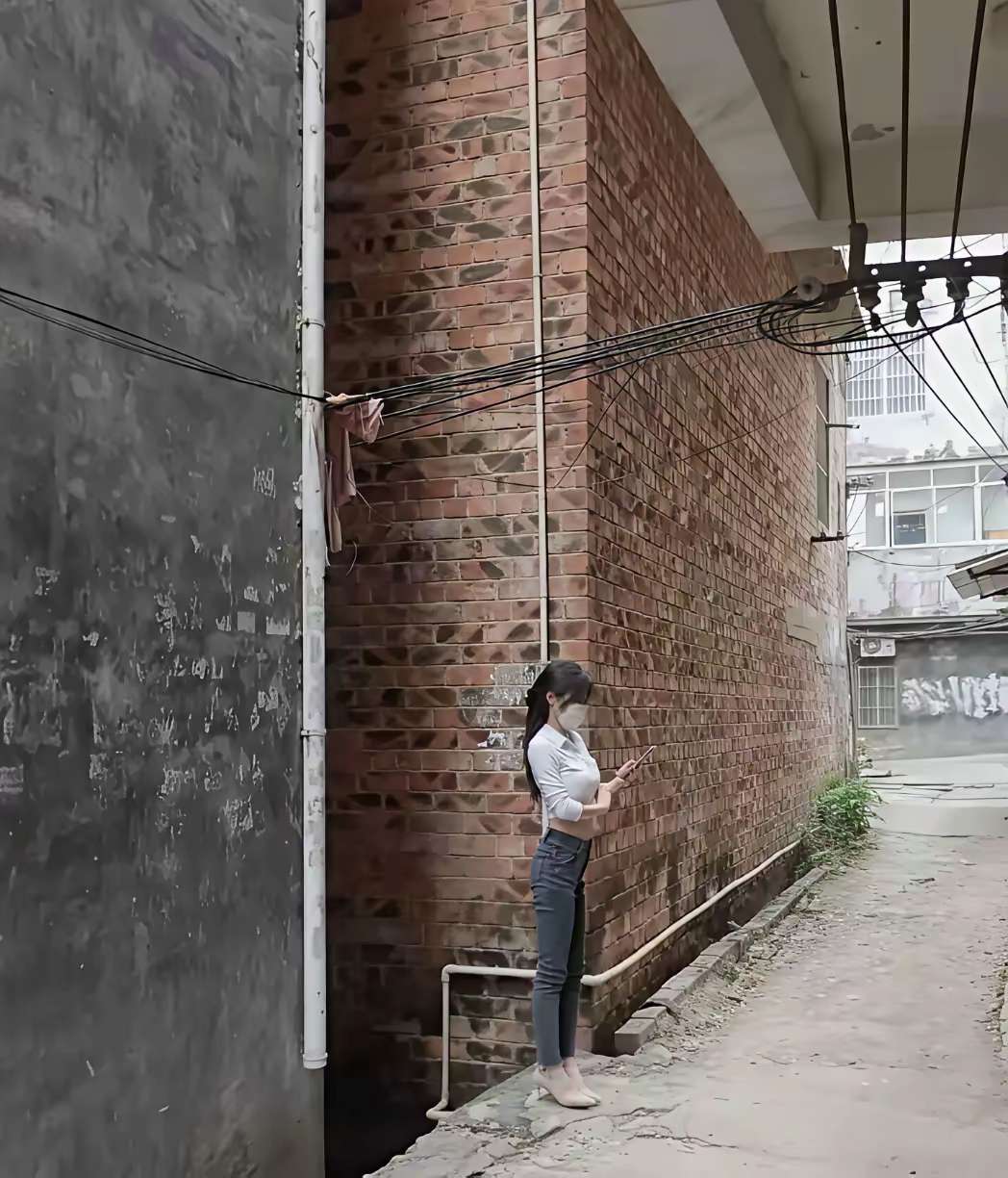 为啥广西的外墙都不抹灰贴砖呀？
