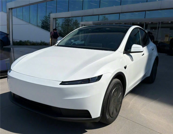 廉价版ModelY实拍，更像毛坯房了，国内定价能20w以下吗？​​​
