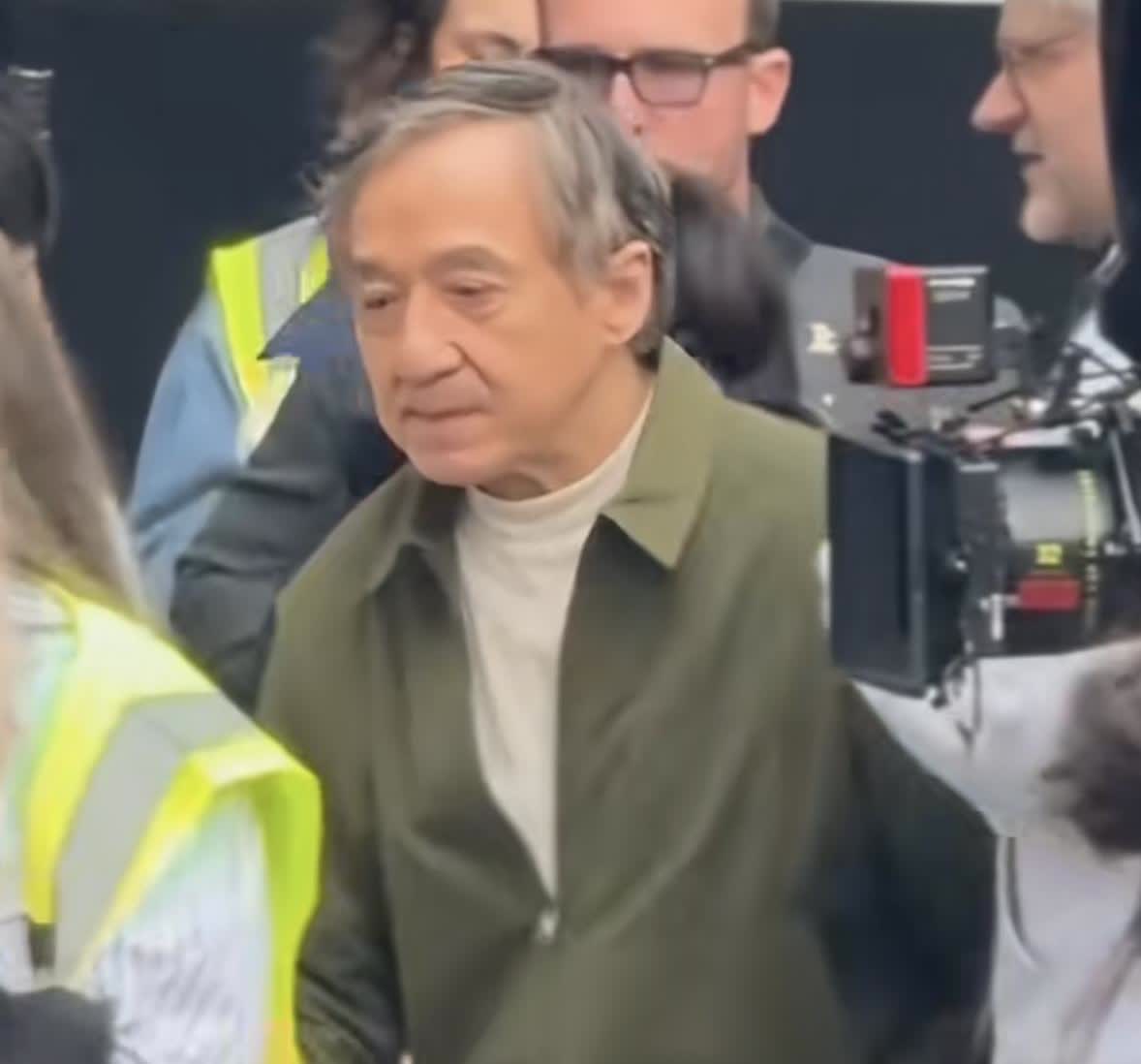 71岁的成龙说出了这辈子最大的遗憾！​近期，成龙大哥采访时说:自己这辈子最大