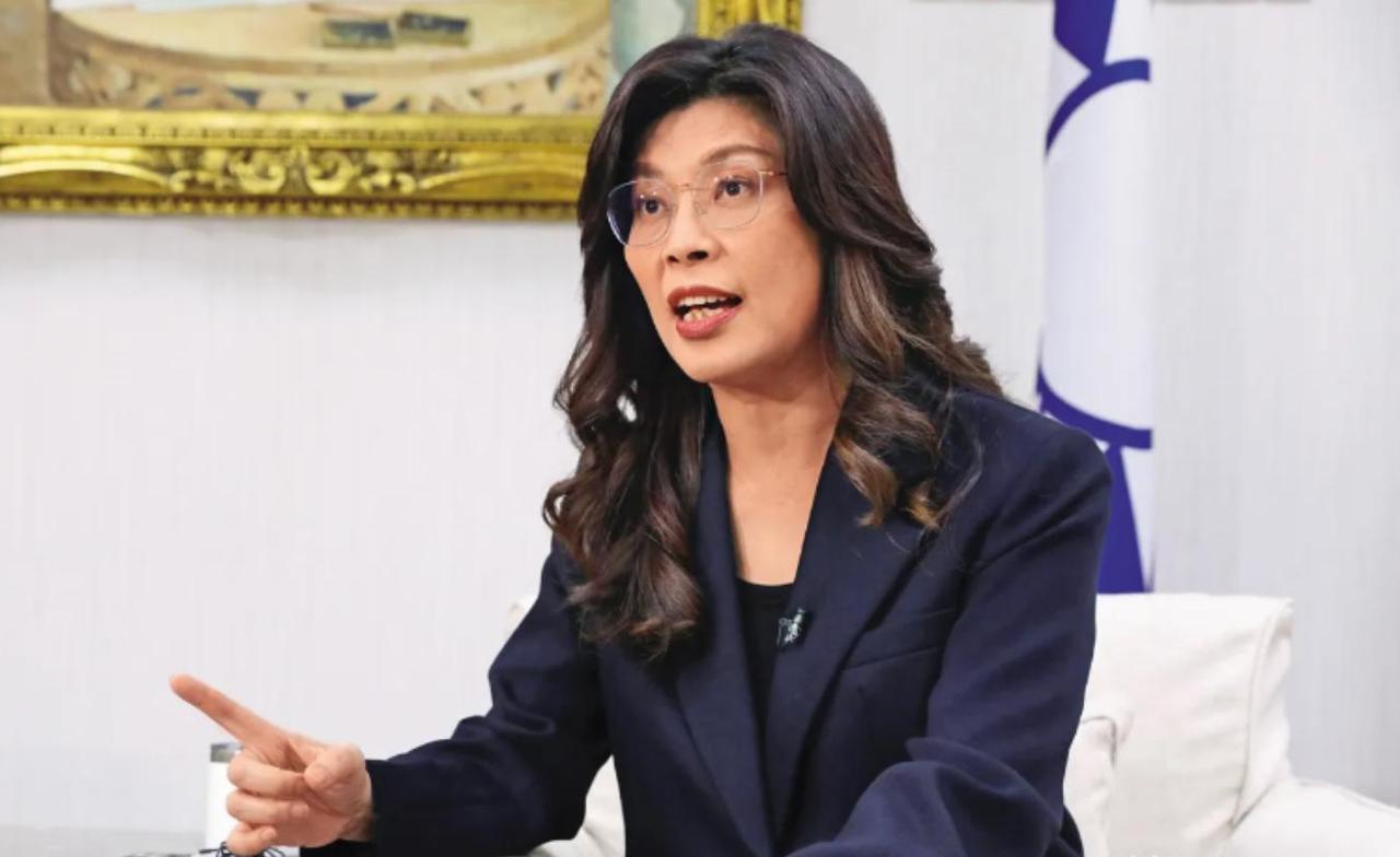 郑丽文成最后赢家！朱立伦刚见完美国人。转眼就成了被告。这时间凑得巧。让