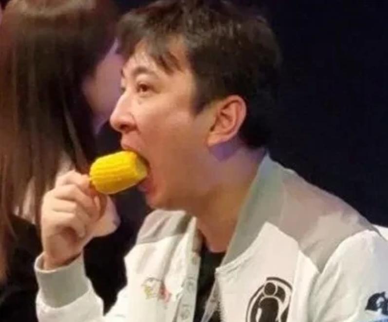 “<em>国民老公</em>”王思聪长居岛国，看这架势估计是不打算回国了。上海那边的豪宅都在卖，豪