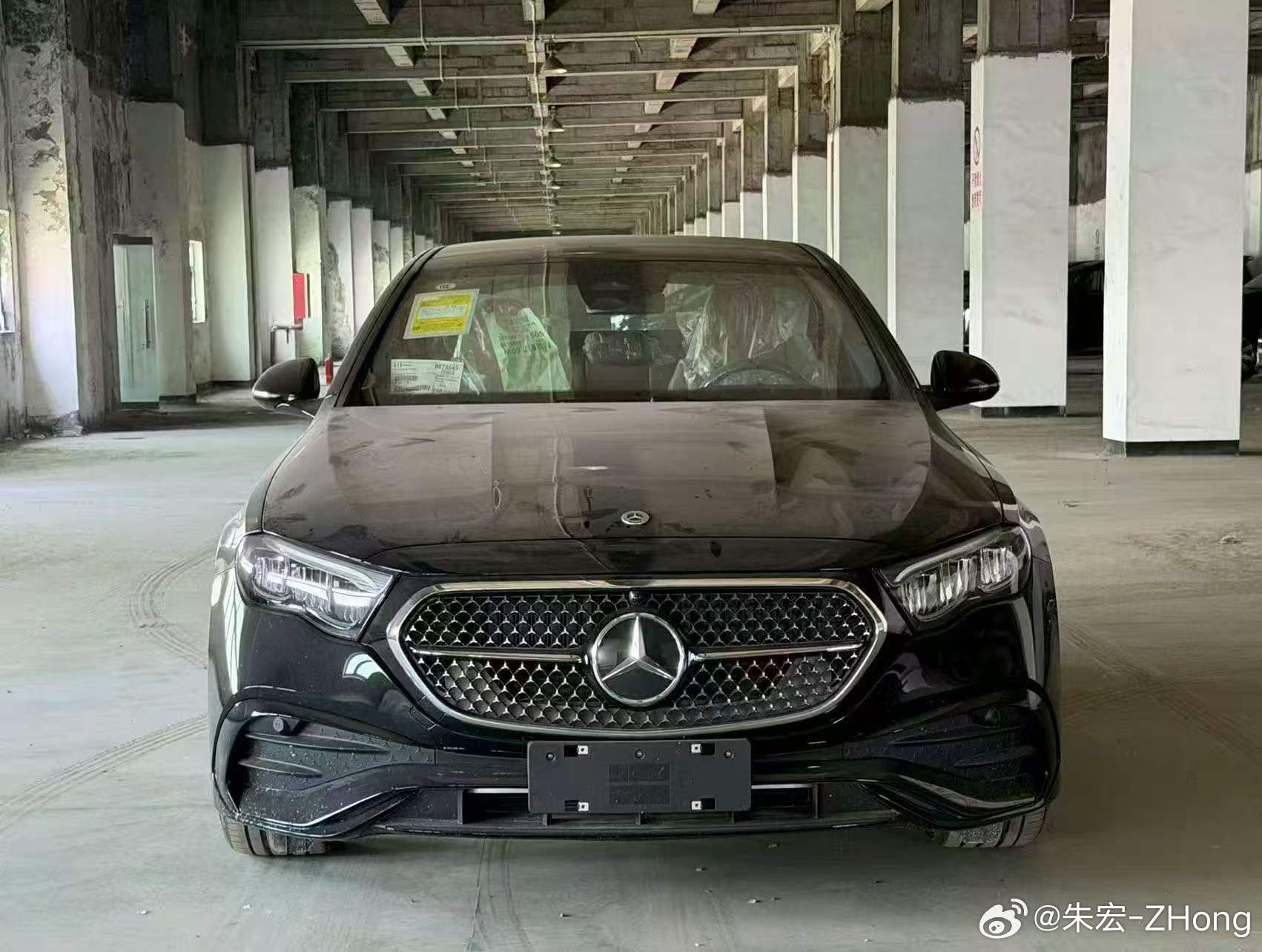 奔驰E260黑棕进口标轴26款指导价403800元优惠完283800元