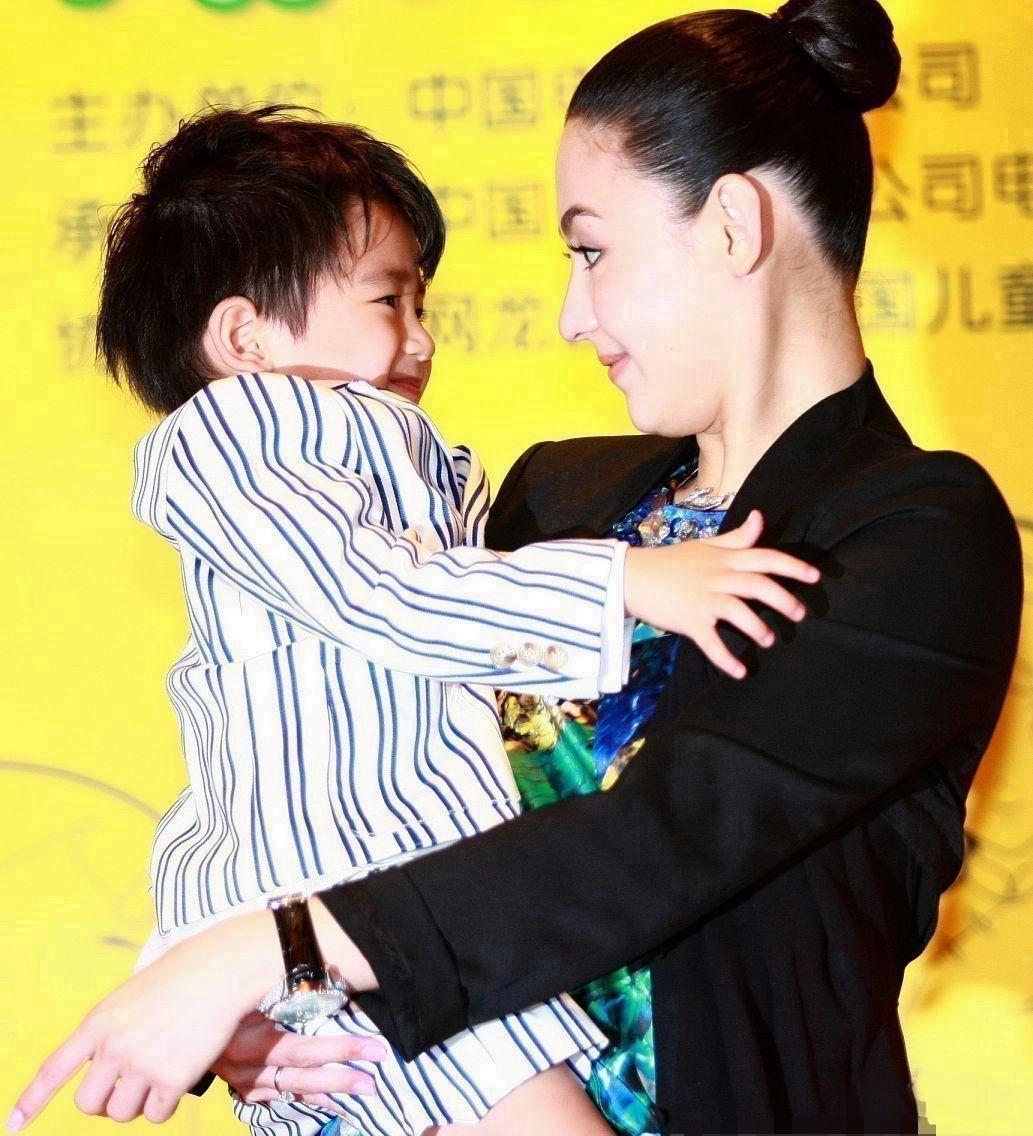 破案了，原来张柏芝当初生第3个儿子，并不是因为太喜欢孩子了，也不是因为很爱小儿子
