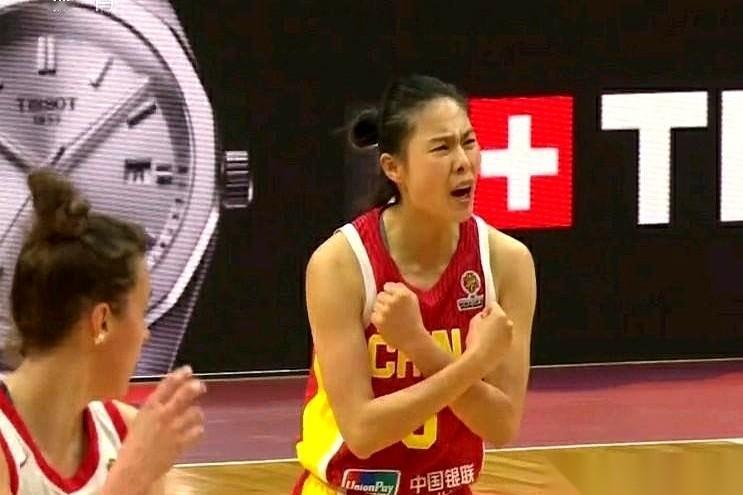 说说中国女篮打捷克那场球。最后几分钟，领先就剩3分，整个球馆都嗡嗡响，感觉空气