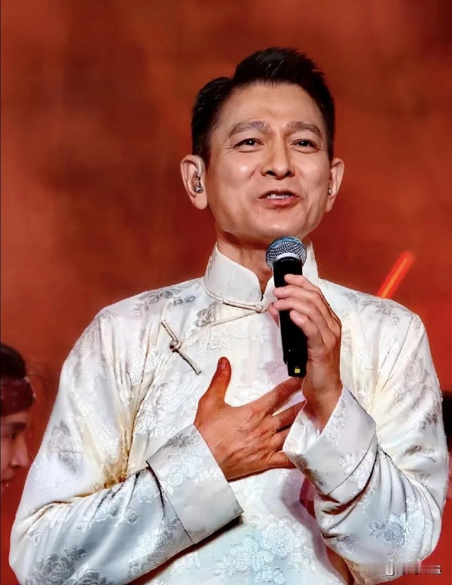 一首中国人五千年的文化传承也是中华民族的骄傲！旋律激荡家国情怀，歌声点燃全