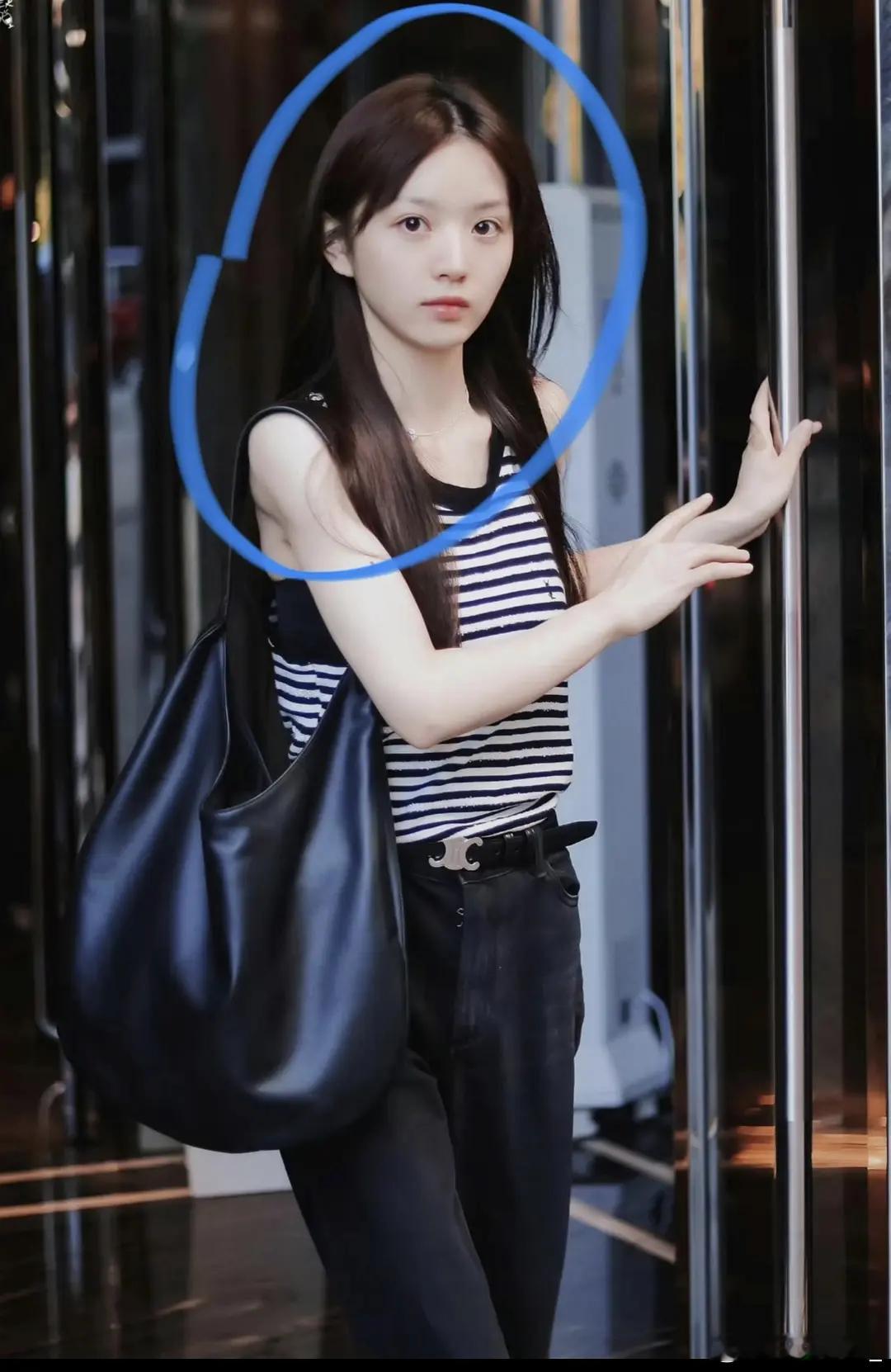 田曦薇为什么一漏额头就整个人显得不精致了