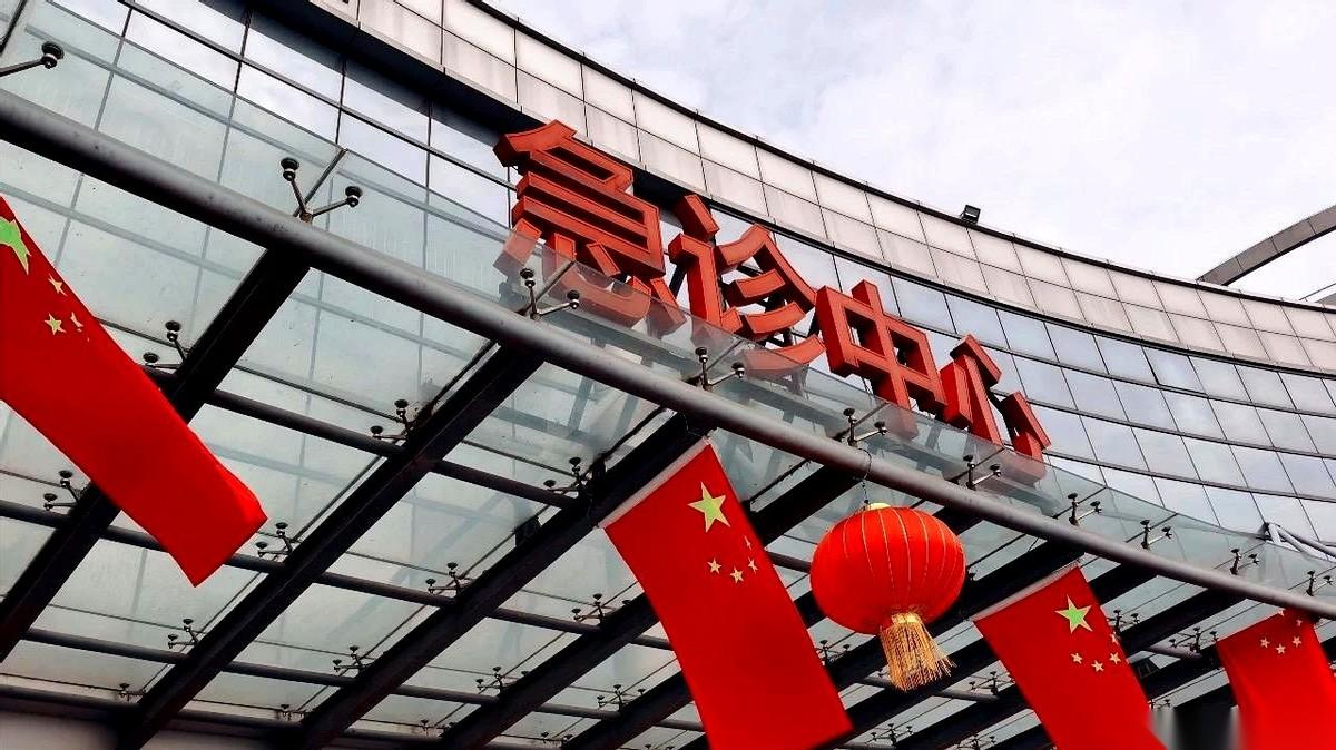 朋友深夜一个电话，问我去不去吃火锅。我挂了电话，心里在滴血。脑子里瞬间就有了