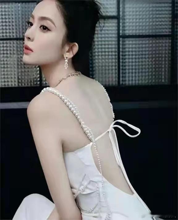 古力娜扎身材好顶！这次穿搭是真的特别大方！​​​