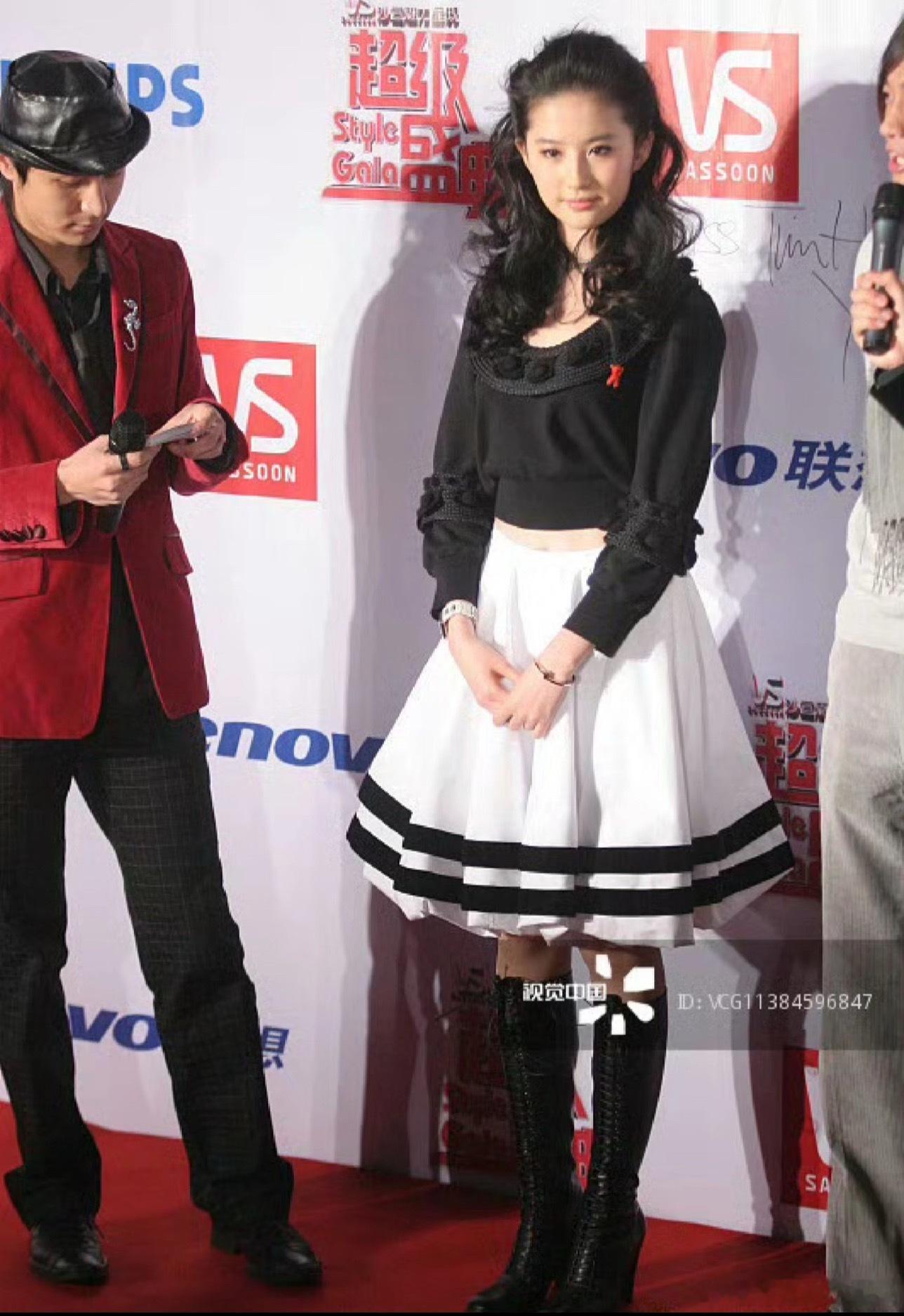 何润东和刘亦菲红毯原来是这一场，那个年代红毯大家穿的都很自由。